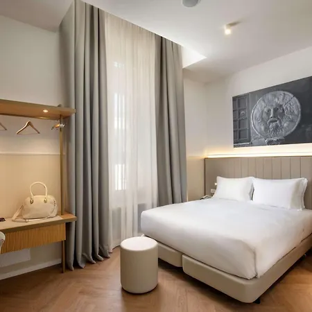 Cosmopolita Rome, Tapestry Collection By Hilton