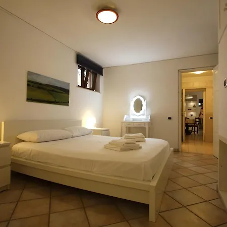Appia Antica 2br With Swimming Pool *