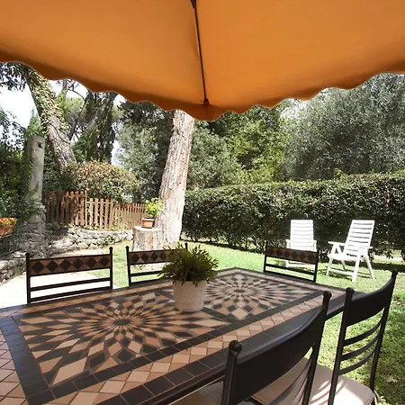 Appia Antica 2br With Swimming Pool