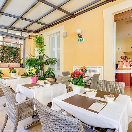 Hotel Cellini 3*