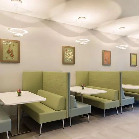 东罗马希尔顿汉普顿酒店