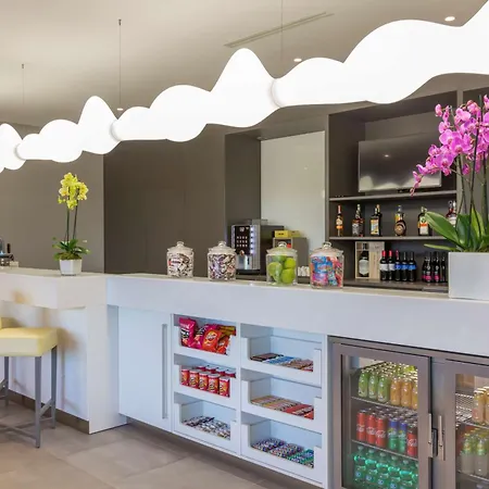 东罗马希尔顿汉普顿酒店 酒店
