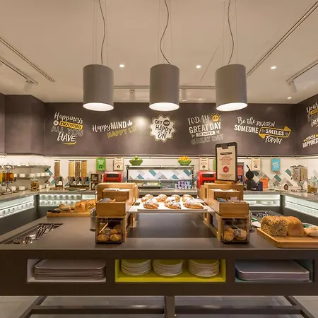 东罗马希尔顿汉普顿酒店 酒店 3*