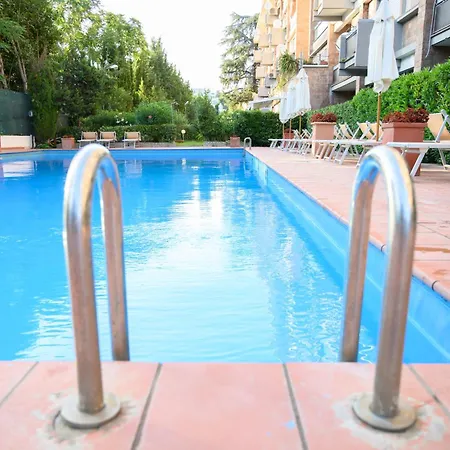 Laura Sweet Con Piscina Rom