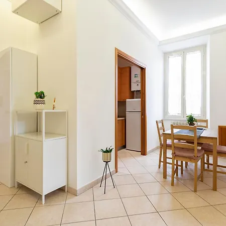Redseven Apartment *