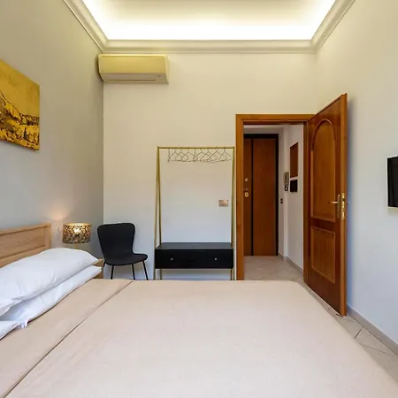 Redseven Apartment *