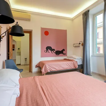 Redseven Apartment