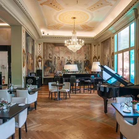 Grand Palace Hotel