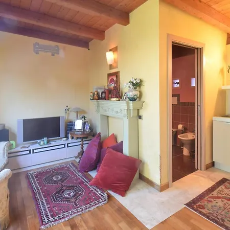 6 Bedroom Awesome In * Rome