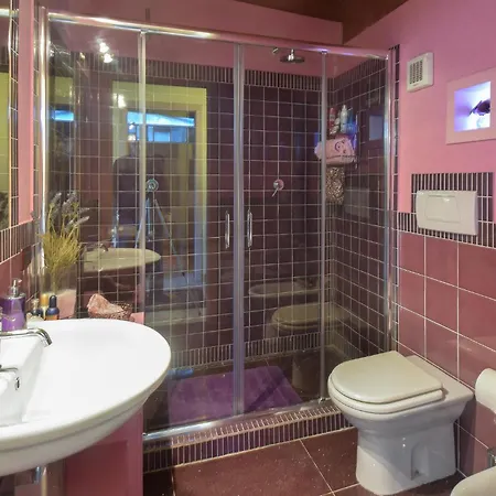 Holiday home 6 Bedroom Awesome In Rome
