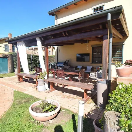 6 Bedroom Awesome In Rome