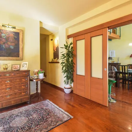 6 Bedroom Awesome In Holiday home Rome
