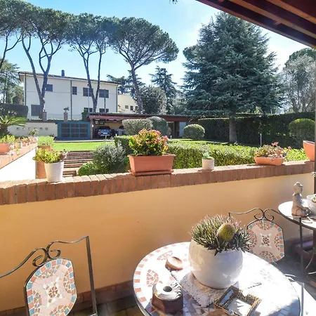 Holiday home 6 Bedroom Awesome In Rome