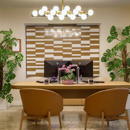 Cosmopolita Rome, Tapestry Collection By Hilton