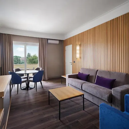 מלון Crowne Plaza St. Peter's By Ihg 4*