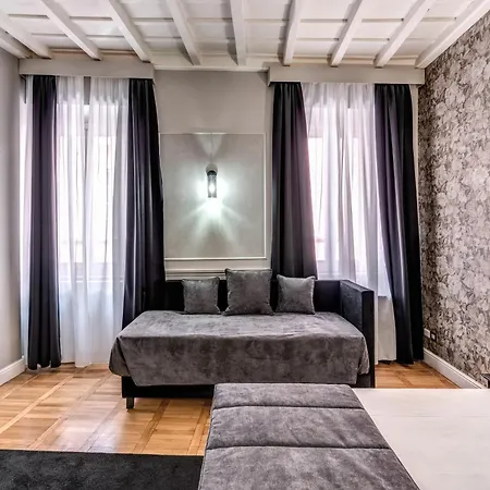 Relais Fontana Di Trevi Hotel 3*