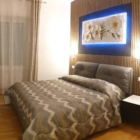 Guest house Astoria Golden House *
