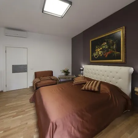Astoria Golden House Guest house *