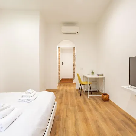 2 Bdr Navona Quintessential Charm *