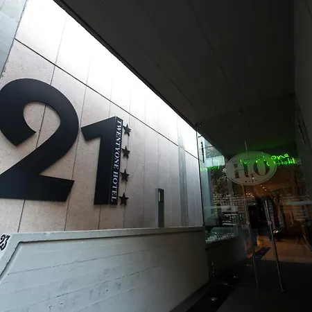 Hotel Twentyone 4*