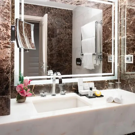 Hotel The First Arte - Preferred & 5*