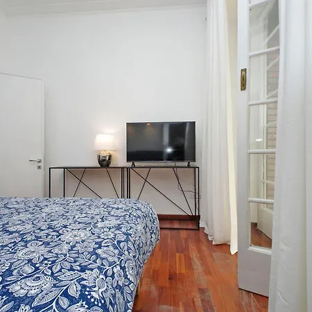 Charme E Style: Splendid With 2 Bedrooms Roma