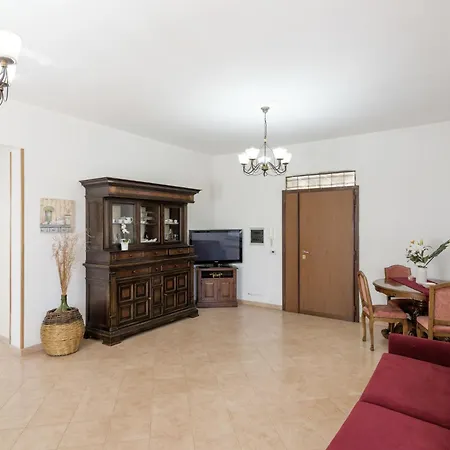 Lungo L'ardeatina By Interhome