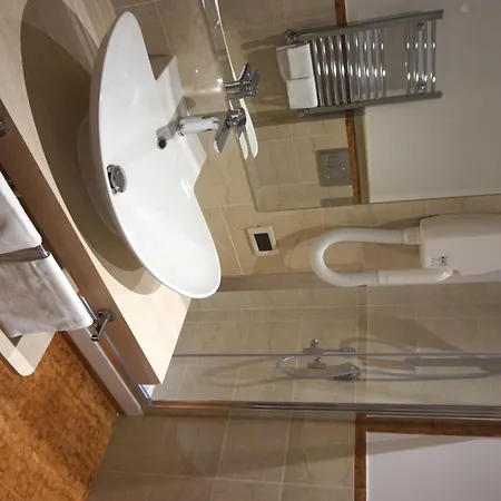 Laurentia Hotel 3*