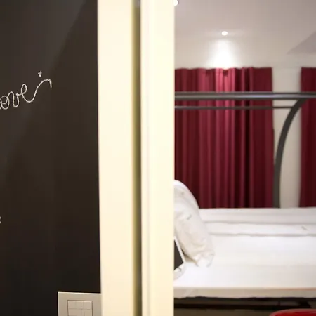 Irooms Forum & Colosseum Guest house