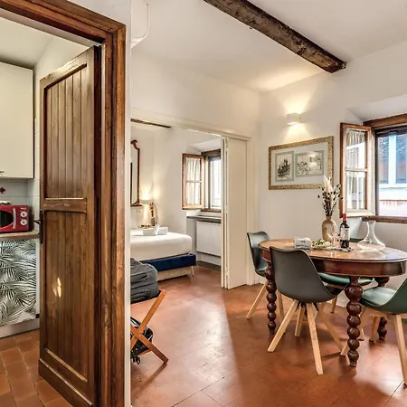 Maya Rhome Trastevere
