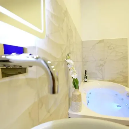 Atrhome Frattina Luxury * Rome