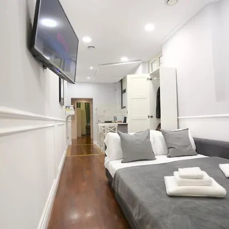 Atrhome Frattina Luxury Apartment Rome