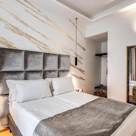 Goldoni 47 3* Rome