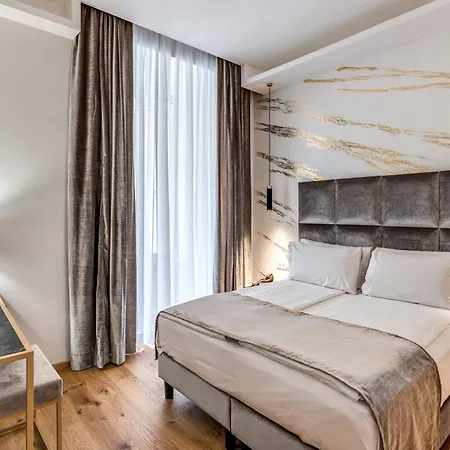 Goldoni 47 3* Rome