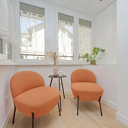 Redseven Apartment *