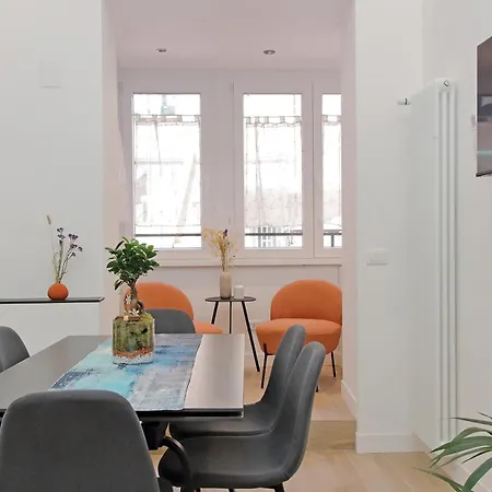 Redseven Apartment *