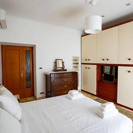 Apartment Dimora Al Colosseo, 2 Bedrooms Rome