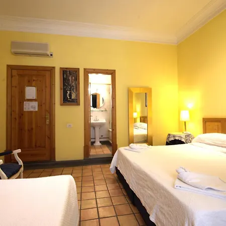 Hotel Cairoli 4*