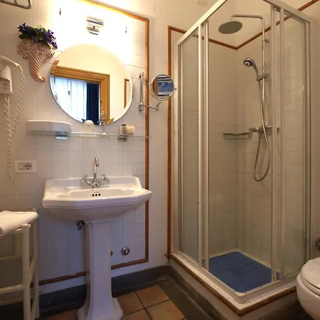 Hotel Cairoli 4*