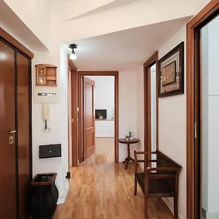 Penthouse 200 Meters From Metro Wi-fi And Ac Appartamento