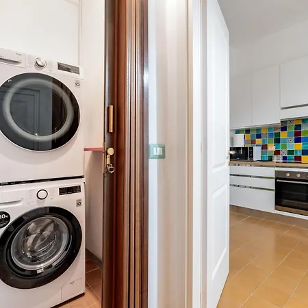 Apartment Homedesirome - La Casa A Colori Rome