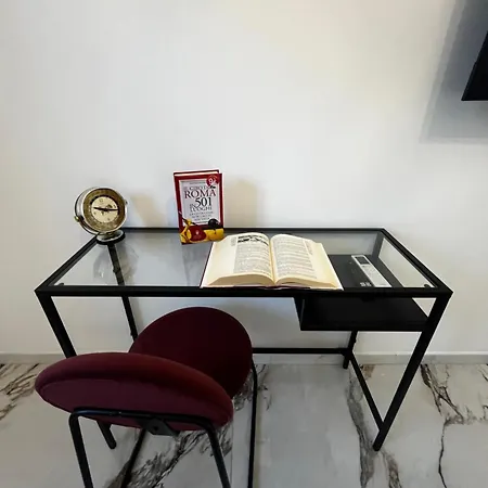 Escape To The Eternal Vatican * Roma