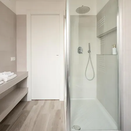 Rhome To Colosseum Apartment