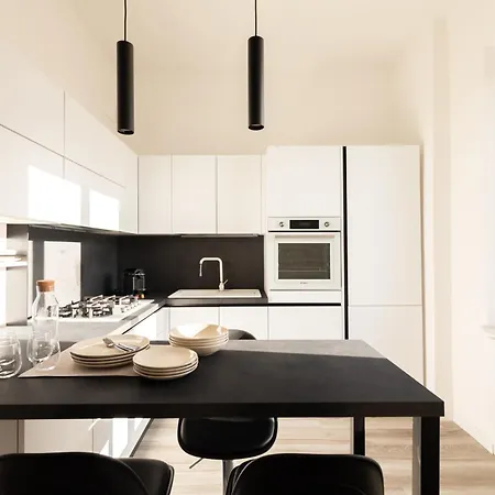 Rhome To Colosseum Apartment