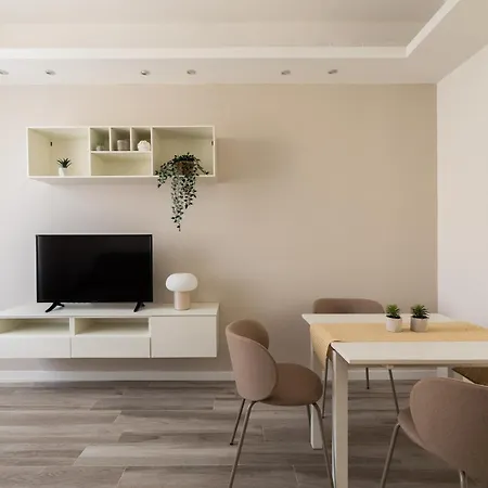 Rhome To Colosseum Apartment