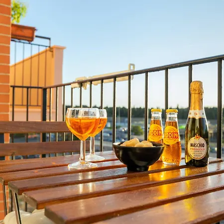 Stylish & Cozy - 5 Star Location- Balcony - View Roma