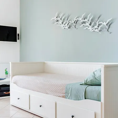 Stylish & Cozy - 5 Star Location- Balcony - View Roma