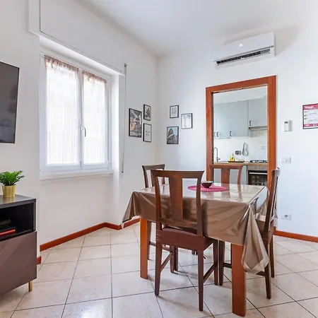 Stylish & Cozy - 5 Star Location- Balcony - View Casa vacanze