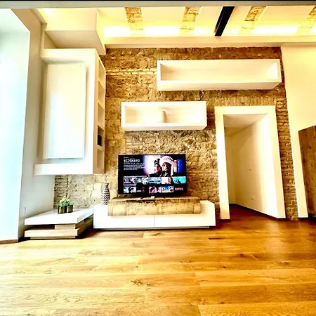 Apartment Buonarroti Art Home. Luxury And History At *