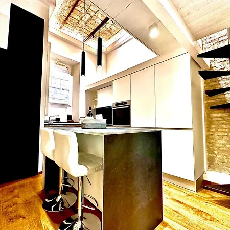 Apartment Buonarroti Art Home. Luxury And History At Rom